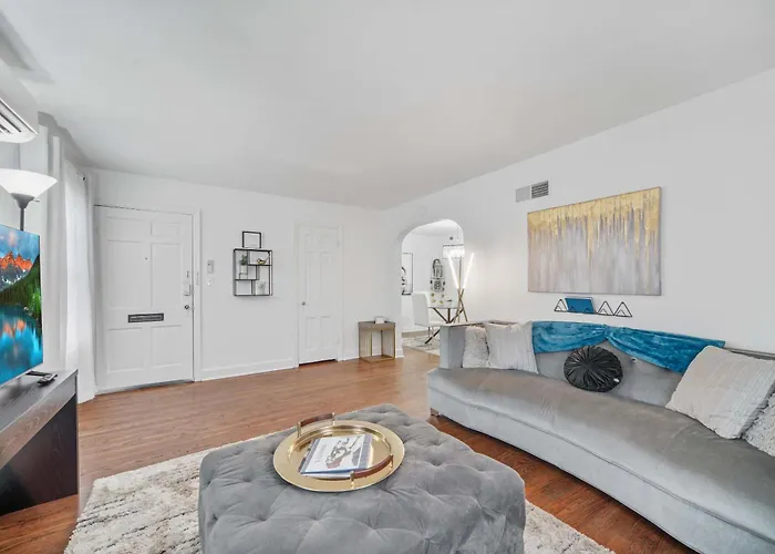Charming Louisville Apt With Parking And Great Location