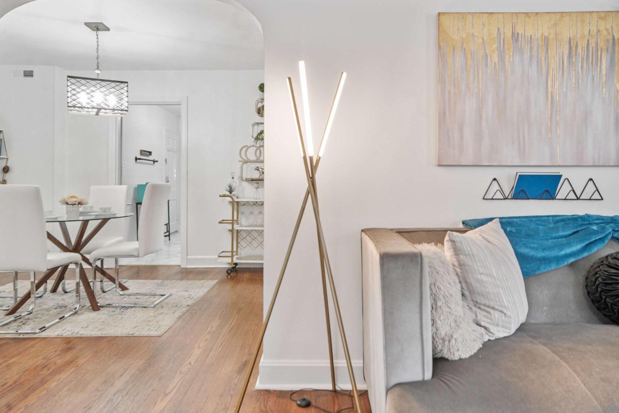 Charming With Parking And Great Location Apartment *